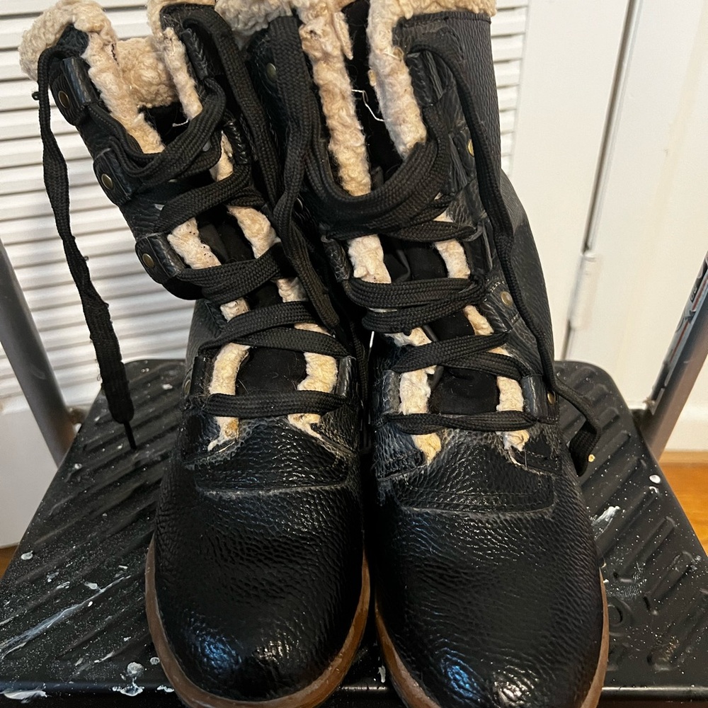 Khombu leather boots 7.5